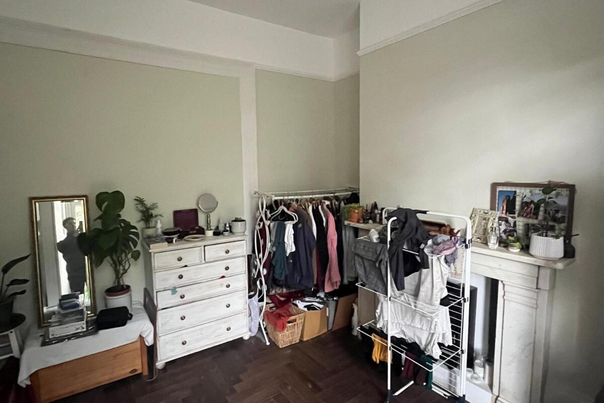Short At Shoot-up Hill Apartment *